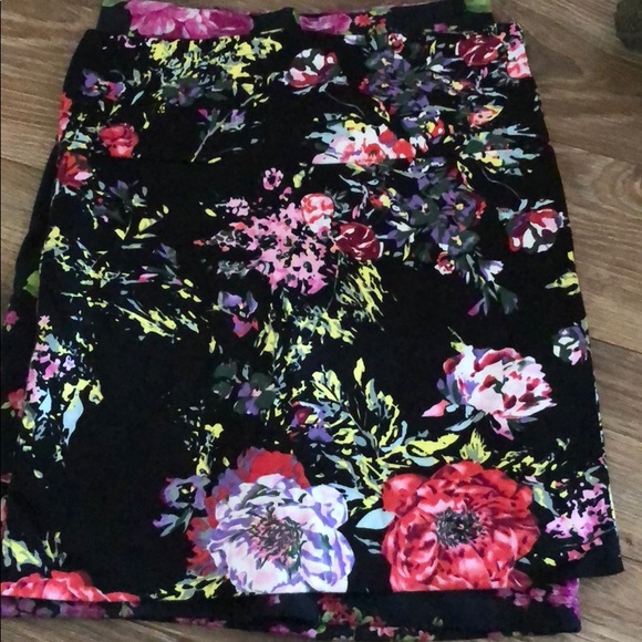 FLORAL MINI SKIRTS - 2 for 1 price ! - Picture 2 of 3